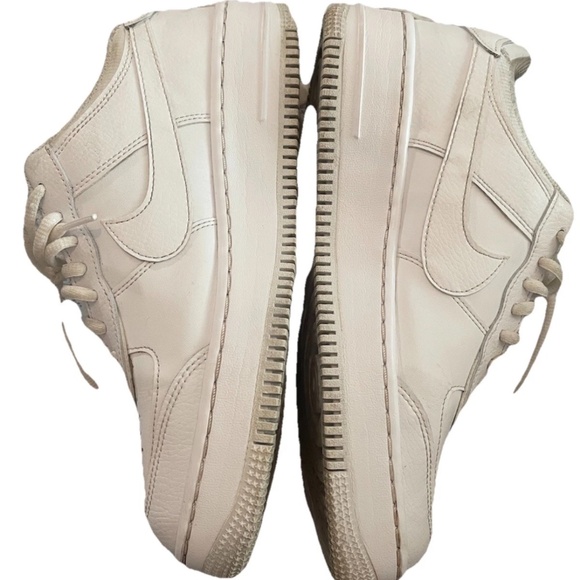 Nike Mens White Air Force One AF1 Shoes 10 Minimal Creasing Fair Condition - Picture 7 of 10